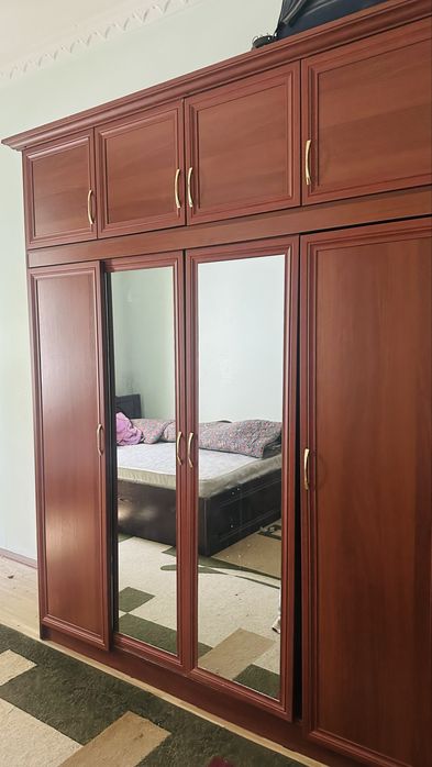 Shkaf mustahkam judayam yaxshi yangi xolatda