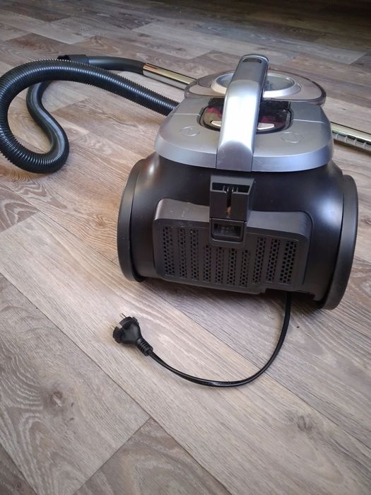 Продам пылесос  Haley HY-9916