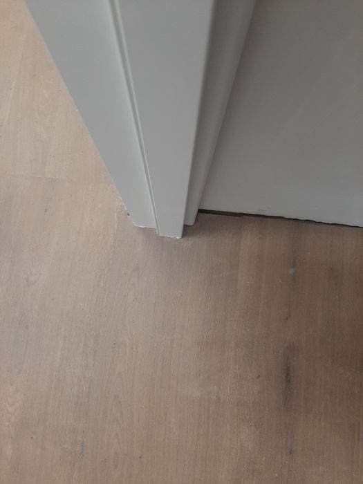 Укладка ламината и кварцвинила, монтаж плинтусов