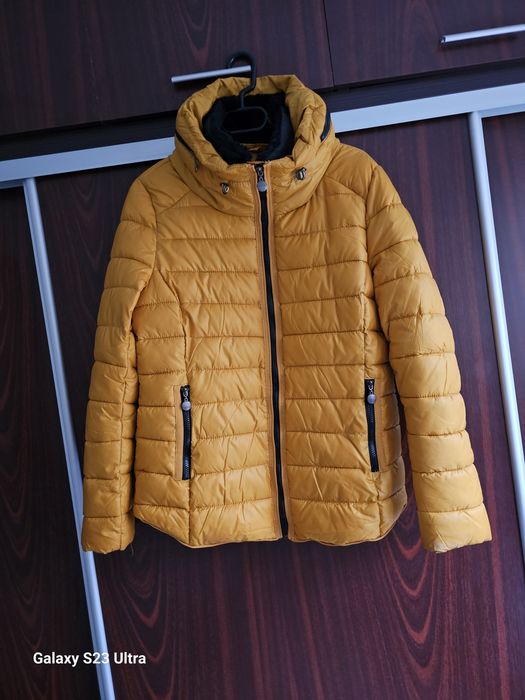 Ново яке с висока яка цвят горчица