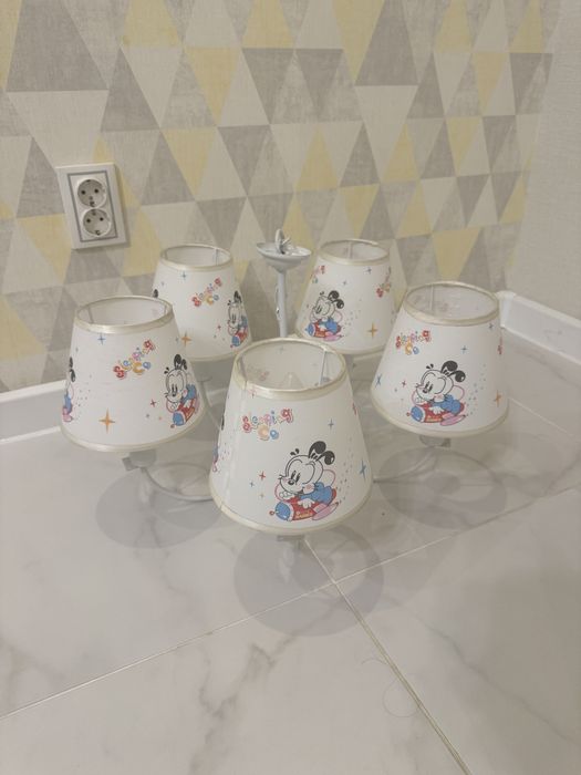 Продам люстру в детскую