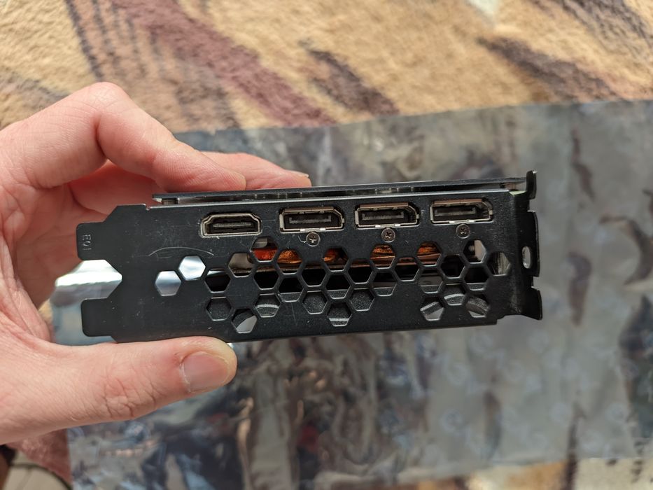 EVGA RTX 3060 12GB XC отлична