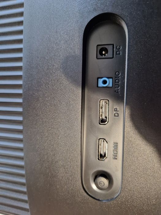 Продава се настолен гейминг компютър и подаръци