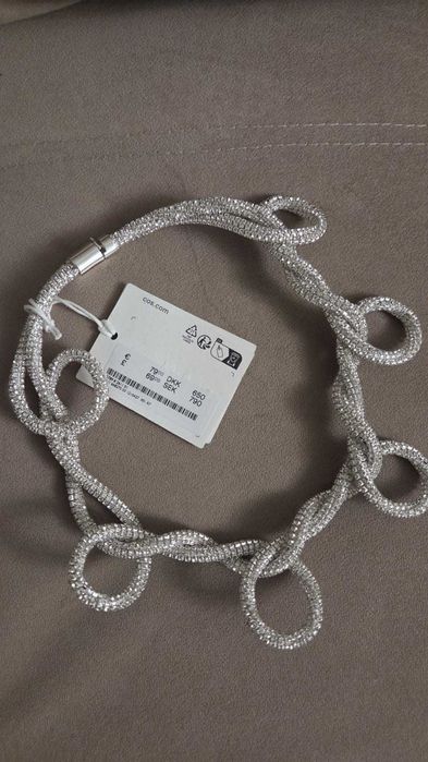 Продам ожерелье, украшенное кристаллами