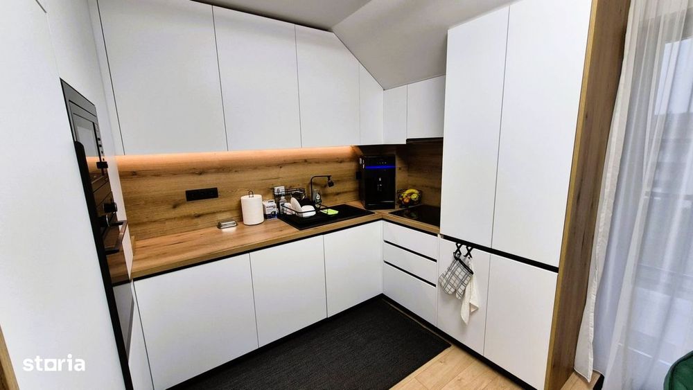 Apartament 4 camere 96 mp Calea Cisnadiei