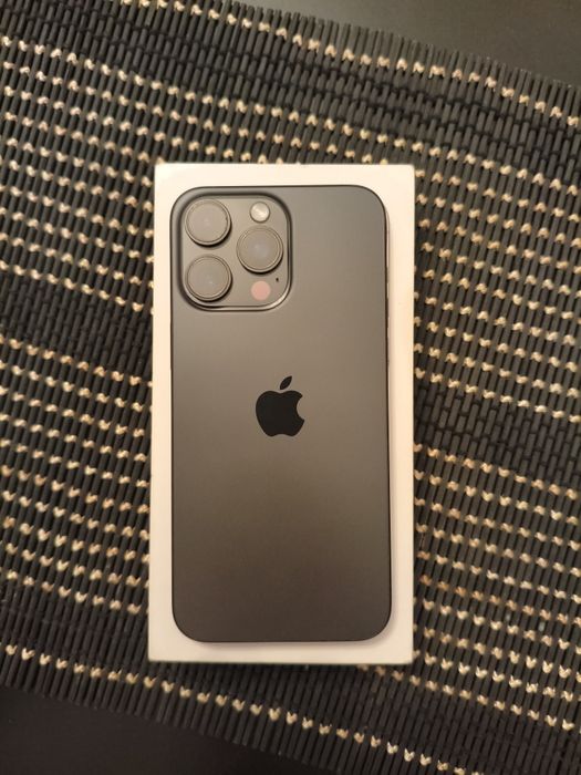 iPhone 15 Pro Max / 256GB / 100%