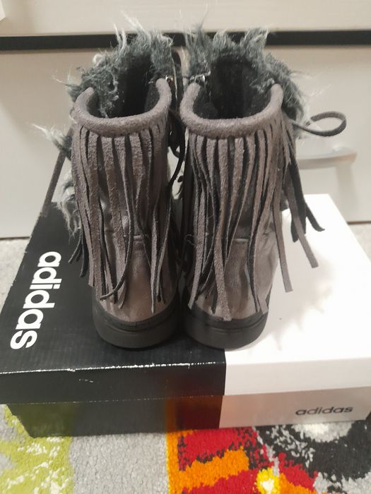 Маркови дрехи момиче