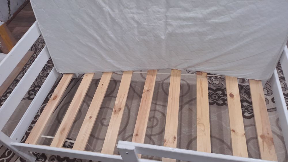 Продам две кровати с матрасом