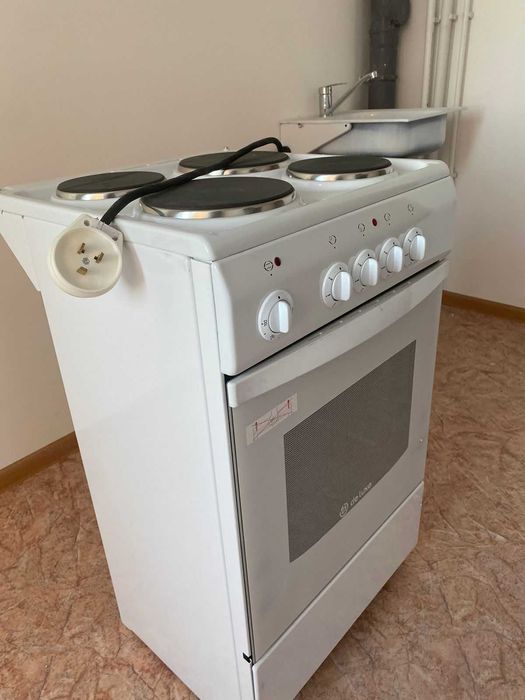 Продам НОВУЮ электроплиту