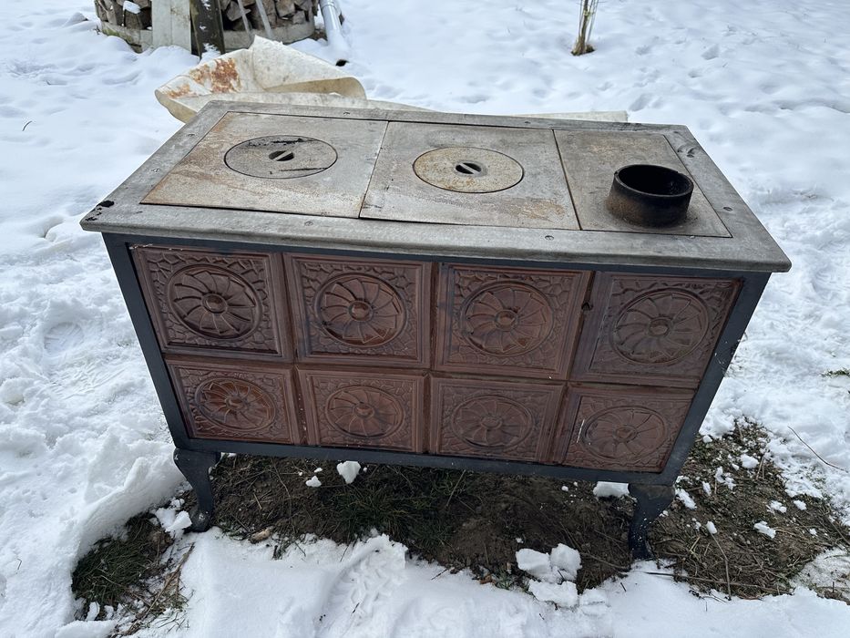 Sobă de teracota cu plită