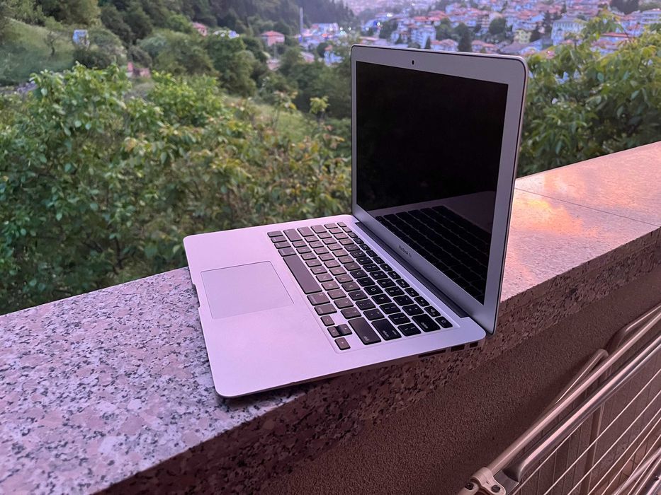 MacBook Air 13” (A1466) – i5 / 8GB / 256GB SSD – Смолян