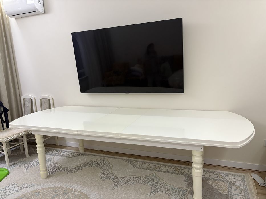 Стол для большой семьи