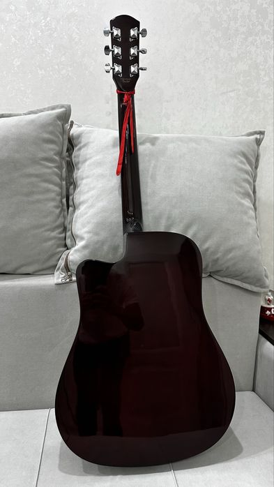 Продам элекстроакустическую гитару