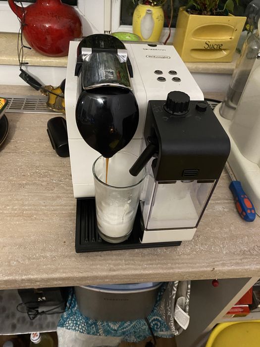 Aparat de cafea nespresso Delonghi