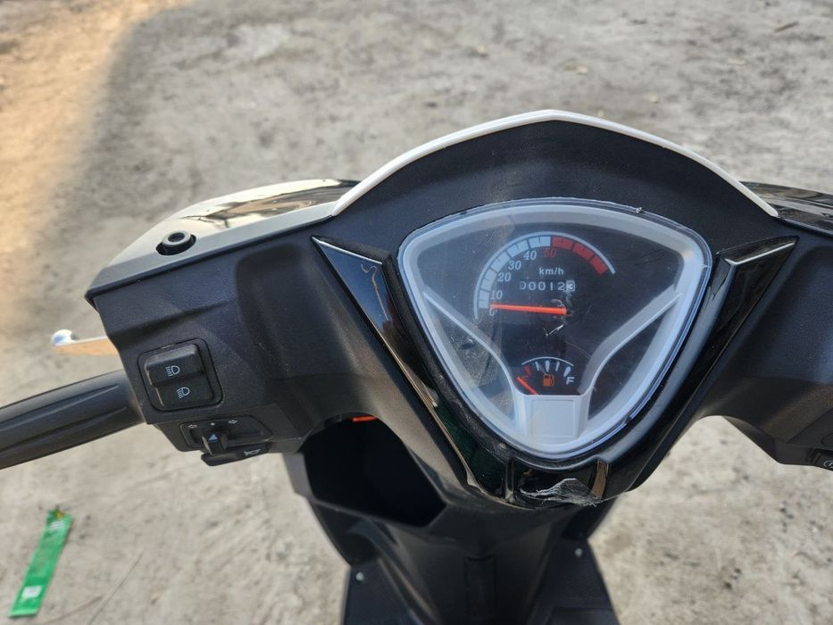 Bonvi skuter 150 kub holati oʻrta eng zor variant narhi 550$ boʻlishi