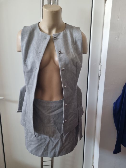 Costumas office ZARA