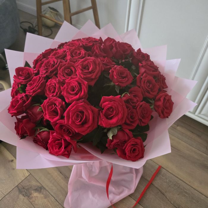 Продам 51 розу срочно