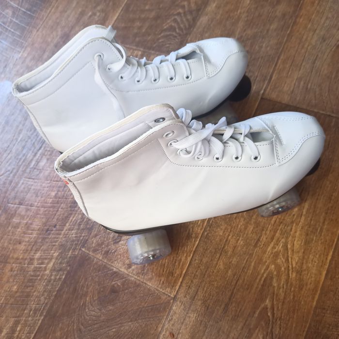 Роликовые коньки