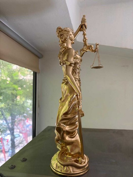 Statue Zeita Justitiei