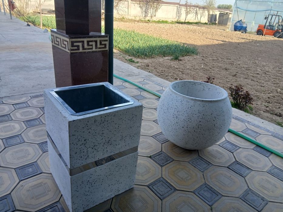 Miramirni skameyka urna