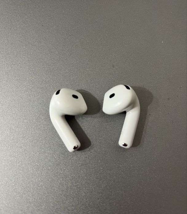 Caști Airpods 4 fără charging case