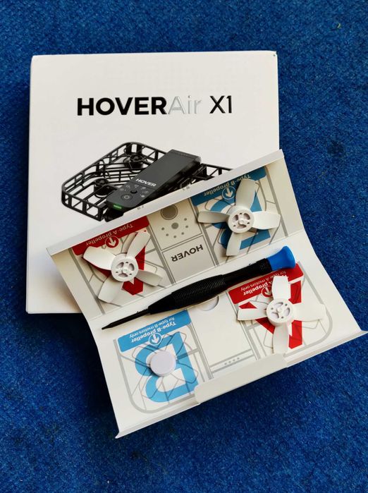 Vând mini dronă autonomă HOVER  X1 pachet complet + baterii de rezervă