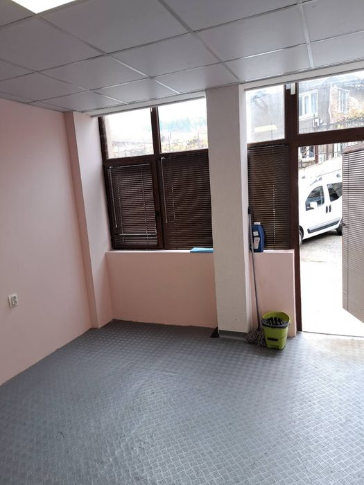 Дава се под наем Магазин в Дупница - 30 кв.м за 178.5 € - Снимка #2