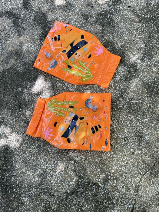 Aripioare, casti si un sort de fete