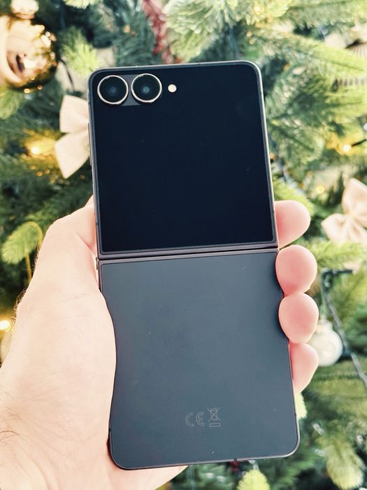 Samsung Z Flip 7 256GB - перфектен, с гаранция до 24.08.2027