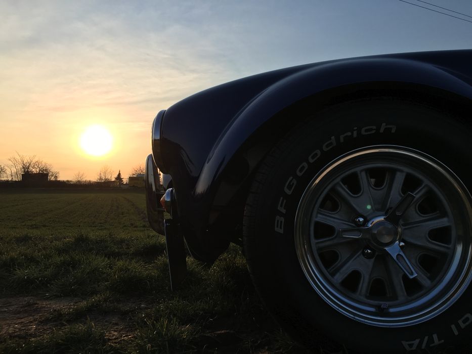 Ретро кола Shelby Cobra под наем за абитуриентски бал
