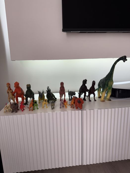 Динозавры игрушки