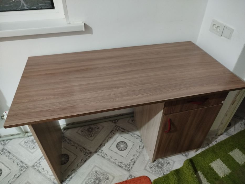 Стол писменный в хорошем состояний