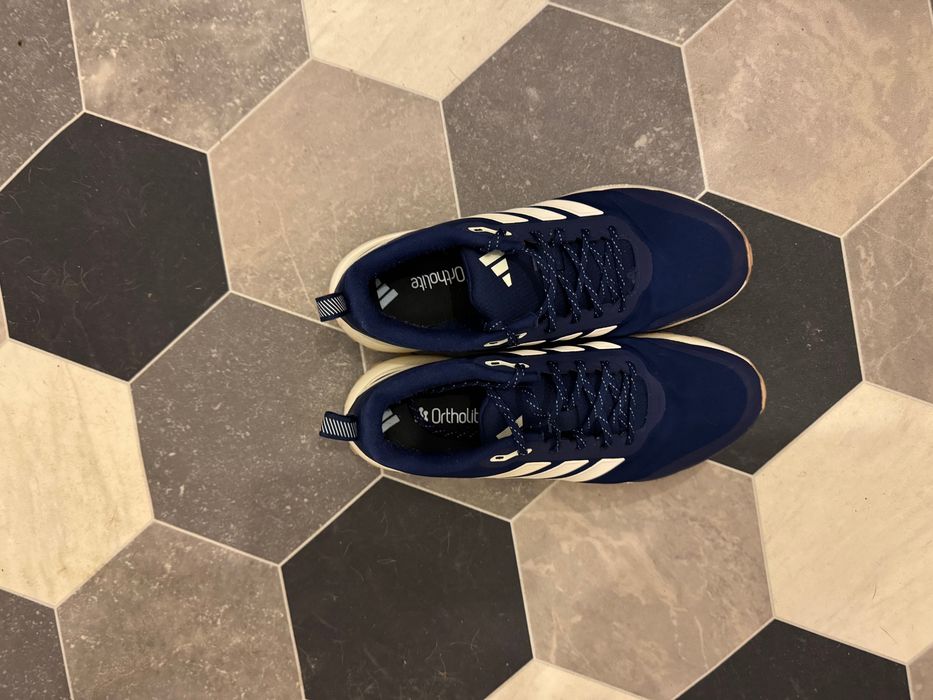 Предлагам маратонки Adidas