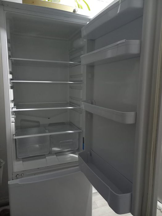 Продам холодильник 
Можно на запчасти