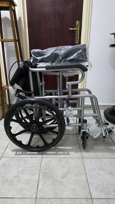 Scaun rulant pt.persoane cu probleme locomotorii.Greutate max. 90 kg.