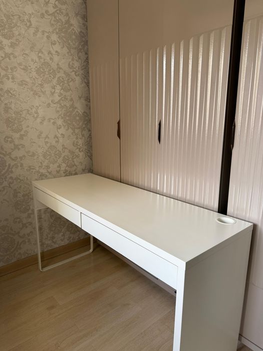 Продается письменный/рабочий стол от ИКЕА