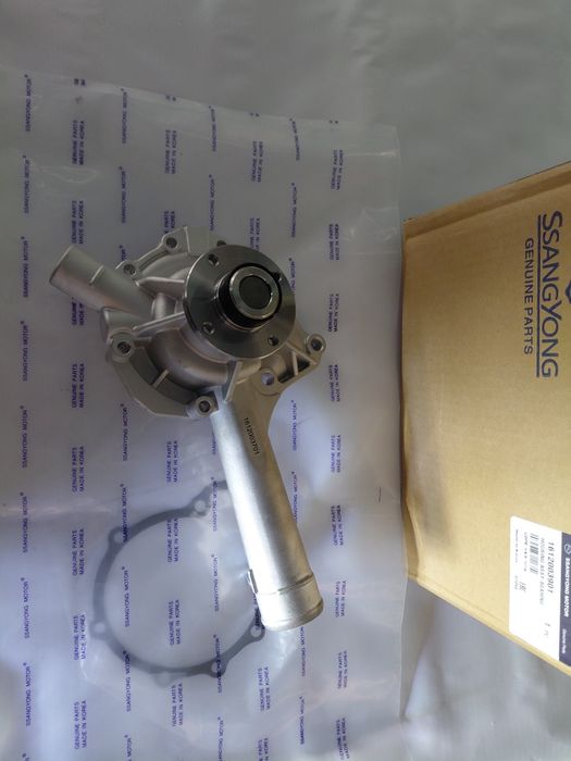 Водной насос (Помпа) на SsangYong Kyron 2.3 .