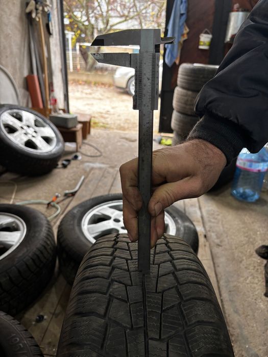 Зимни гуми с джанти ,навигация и компресор за климатик