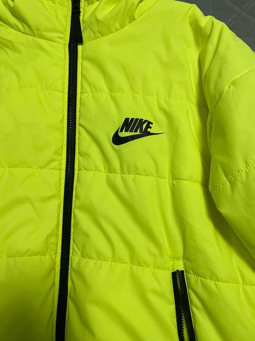 Дамско яке Nike S-размер