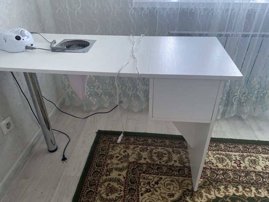 Продам маникюрный стол