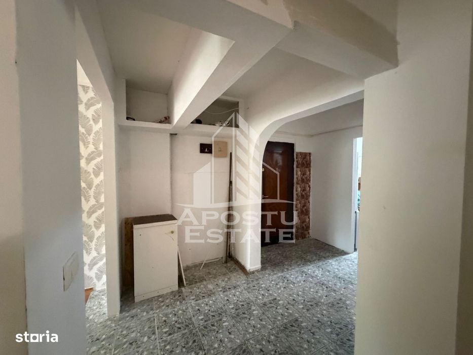 Apartament 3 camere decomandat et.P acces din strada Lipovei Timișoara