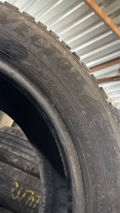 235/55 R17 103H Goodyear