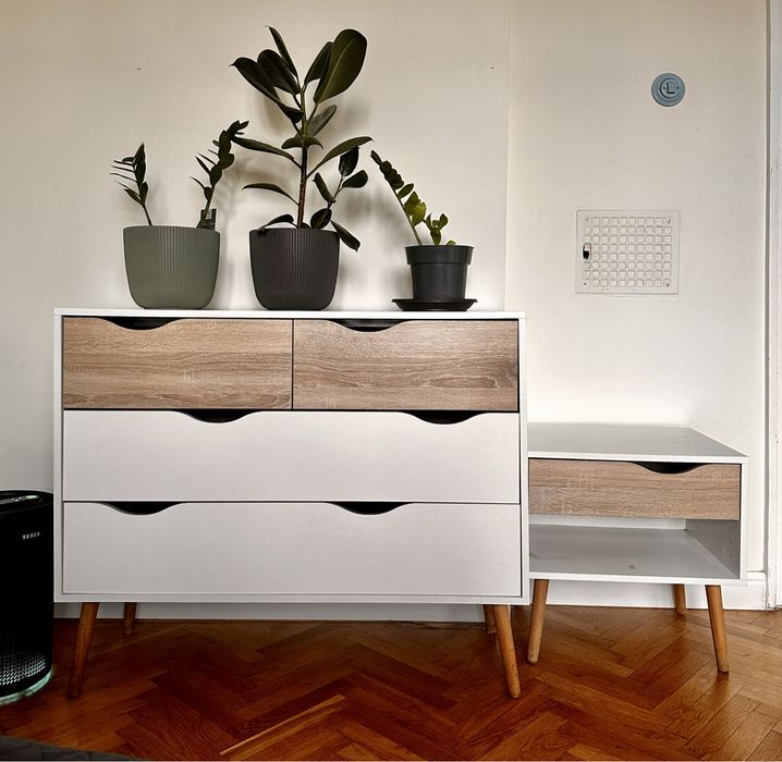 Продавам комплект комод (слрин) и нощно шкафче JYSK