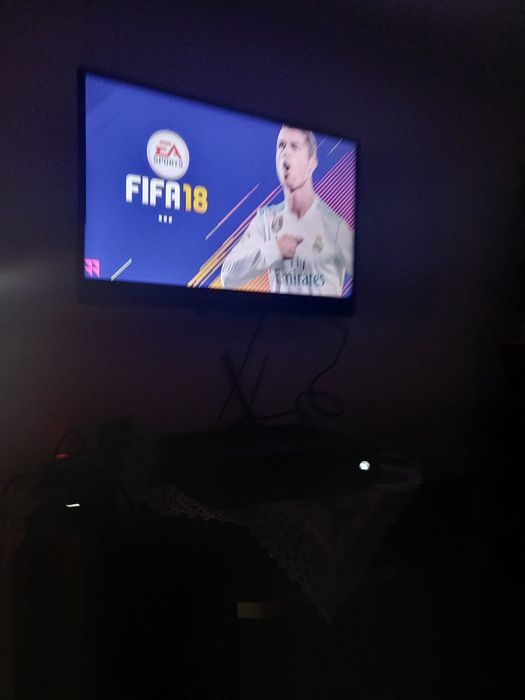 Xbox  one nefolosit cu fifa 18 și 16 și cu un call of duty