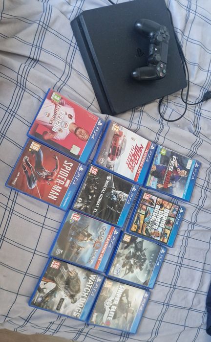 PlayStation 4 Standard 500GB + controller + 10 jocuri ( negociabil)
