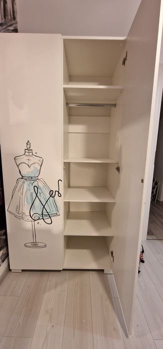 Dulap modern cu design "Fashion Week" – stare foarte buna