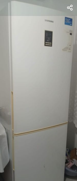 Срочно продам рабочий холодильник самсунг