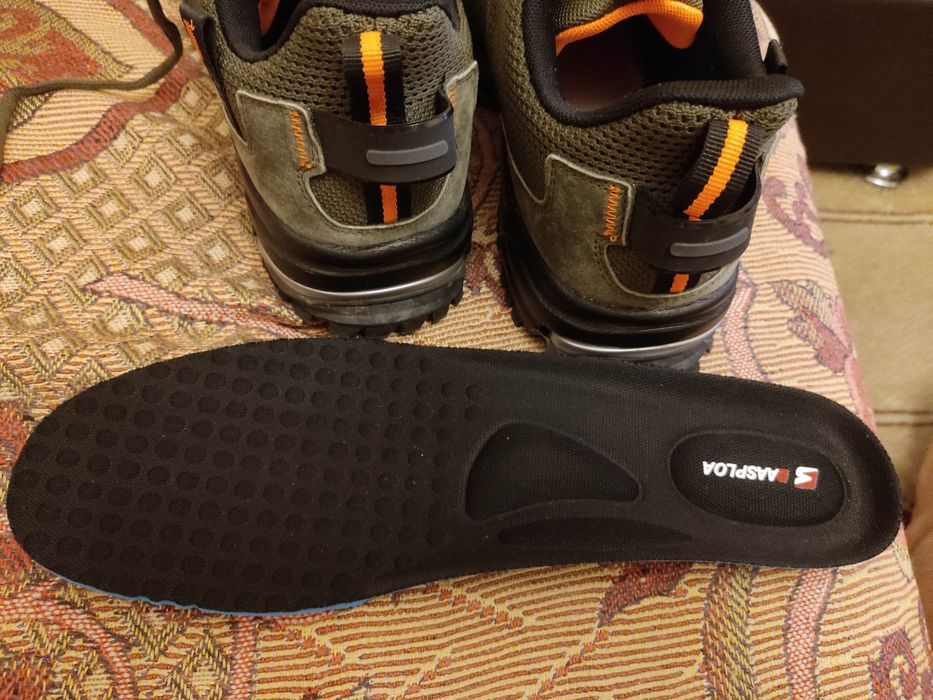 Продам кроссовки