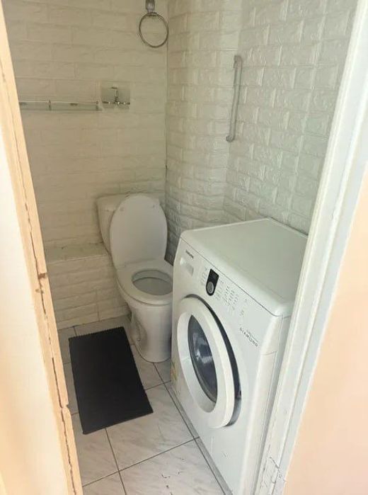 Продаётся 1 комнатная квартира на Феруза можно под офис