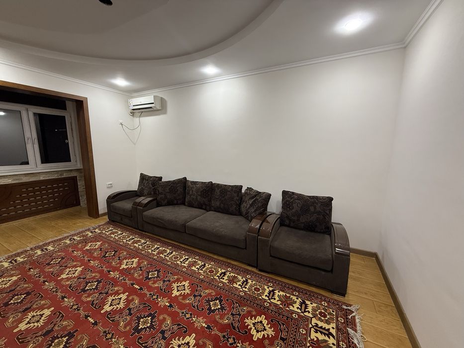 Продаю раскладной диван! Сделан из прочных материалов